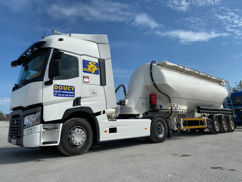 Doucy Transports SDT répond avec professionnalisme aux besoins de ses clients en matière de transports nationaux et internationaux, logistique et stockage. (c)Doucy Transport SDT