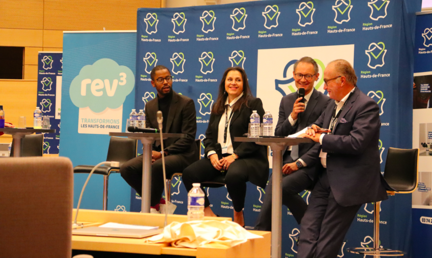 (de g. à dr.) Mickael Locoh, DG Europe et Afrique chez Steelcase, Béatrice Dupuy, Pdg de Procter & Gamble France et Benelux, Thibault Desmarest, président GSK France et Jean-Pierre Letartre, président d’Entreprises et Cités. ©Aletheia Press/ E.Chombart