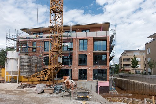 Le besoin en carburant est omniprésent sur les chantiers : la pénurie actuelle est clairement un frein pour eux.