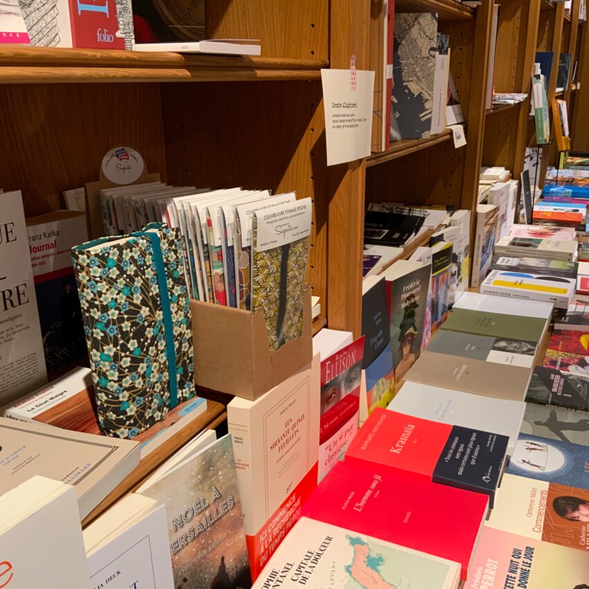 Le produit phare de Saguita, le couvre-livre en tissu, commercialisé dans environ 200 librairies. (© Saguita)