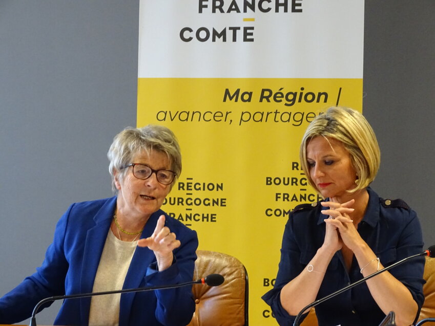 Marie-Guite Dufay, présidente du Conseil régional de Bourgogne Franche-Comté, et Océane Charret-Godard, vice-présidente en charge des lycées, ont présenté les nouveautés pour la rentrée 2023-2024. (@Aletheia Press / Nadège Hubert)