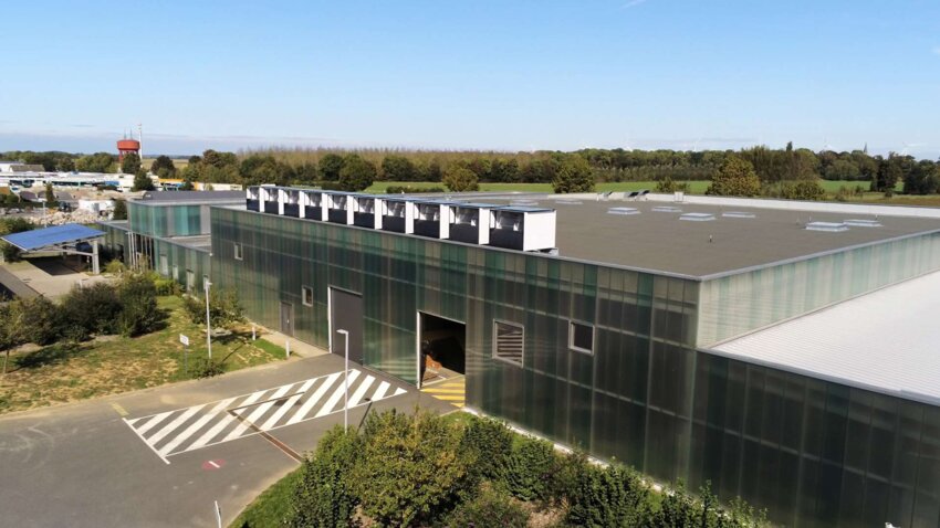  Les dix WindBox de la société Wind my Roof ont été installés sur le bâtiment de la Sicae d’Hangest-en-Santerre. (c)windmyroof 