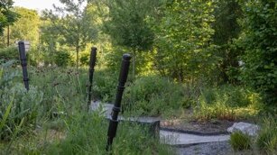 Jardin de la paix écossais, "La Paix des sonneurs" à Arras.  Le futur Jardin de la paix australien se trouvera face à l’entrée sud de la Citadelle. Il sera en permanence ouvert aux visiteurs.