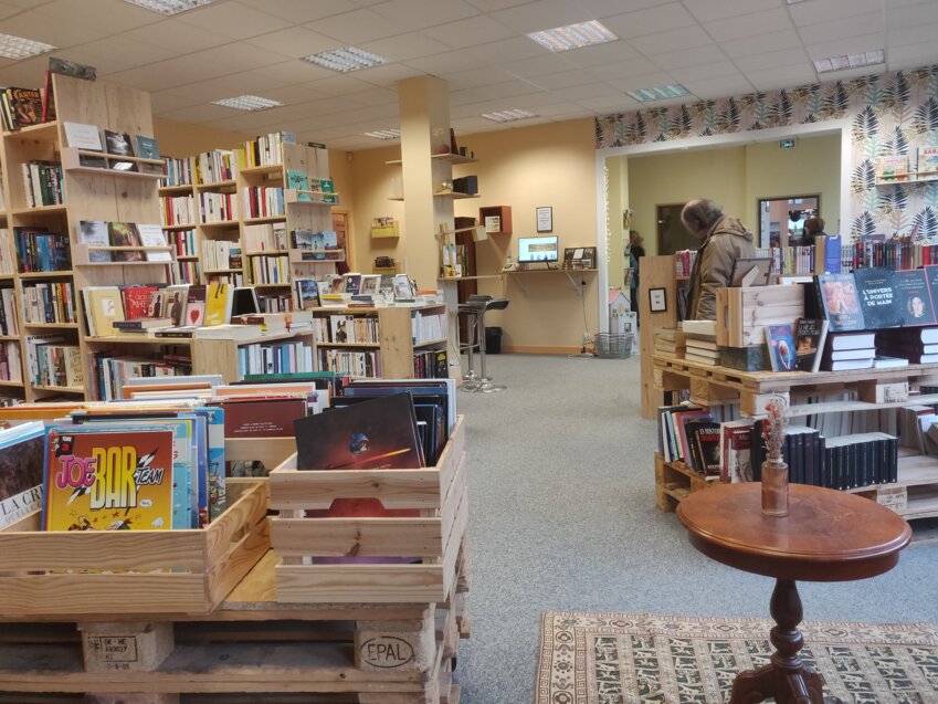 La Bouquinerie et friperie du Sart à Amiens est ouverte du mardi au samedi de 12heures à 19 heures. @Aletheia Press/ DLP