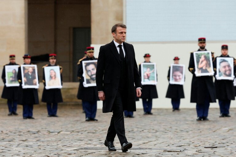 Emmanuel Macron rend un hommage national aux Français tués par le Hamas le 7 octobre en Israël, lors d'une cérémonie aux Invalides, à Paris le 7 février 2024 © GONZALO FUENTES