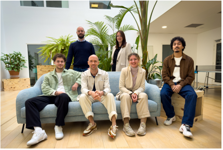 Corentin Colaris accompagné de l'équipe Viapazon .(c) Viapazon