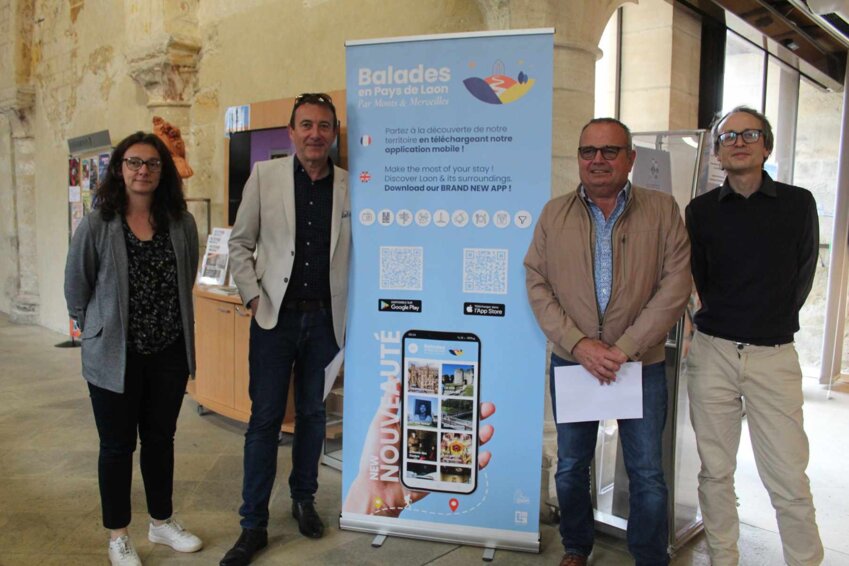 Céline Goubet, Directrice de l'Office de tourisme avec Eric Delhaye, président du Pays de Laon, Olivier Josseaux, vice-président et Loïc Pailler, chargé de promotion de l'Office.