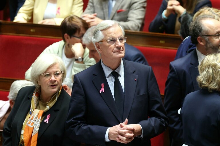 La ministre du Partenariat avec les territoires et de la Décentralisation Catherine Vautrin et le Premier ministre Michel Barnier à l'Assemblée nationale, le 1er octobre 2024 © ALAIN JOCARD