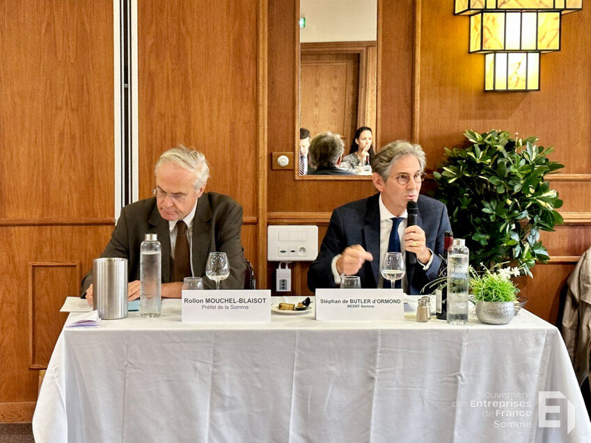 Stéphan de Butler (à droite), président du Medef Somme, passe ses messages au préfet Rollon Mouchel-Blaisot, en tant que représentant de l'Etat.