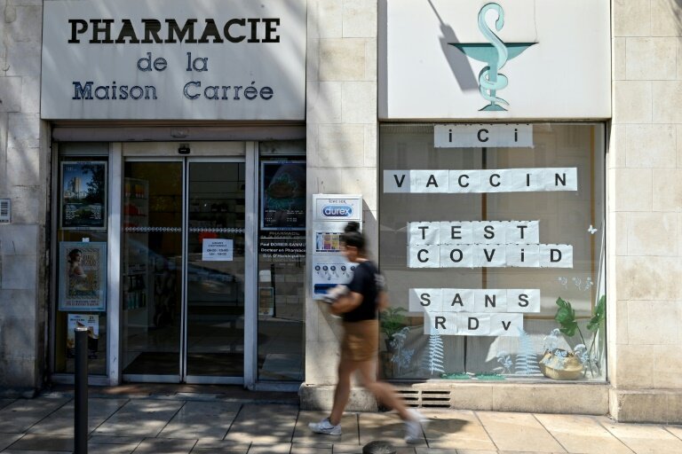 Près de deux ans après la levée de l'état d'urgence mondiale décidée par l'OMS, le gouvernement français annonce la fin du remboursement des tests rapides du Covid en officine © Pascal GUYOT