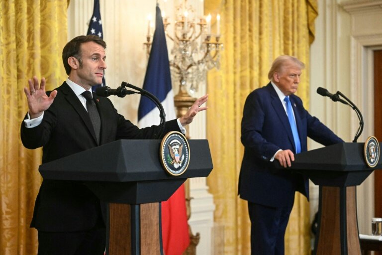 Le ton offensif de François Bayrou vis-à-vis de Donald Trump contraste avec celui plus modéré d'Emmanuel Macron © JIM WATSON