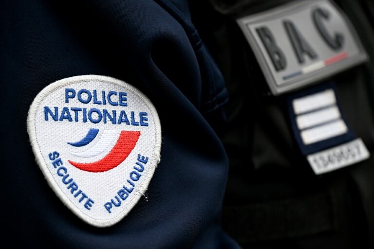 La Police nationale lors d'une opération anti-drogue dans un quartier d'Avignon, le 13 mars 2025 © GABRIEL BOUYS