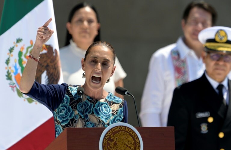 La présidente du Mexique, Claudia Sheinbaum, parle lors d'un rassemblement populaire à Mexico dimanche 9 mars 2025 © Alfredo ESTRELLA
