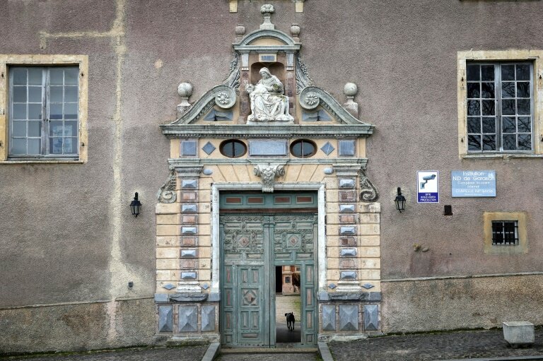 La façade de l'école catholique Notre-Dame-de-Garaison à Monléon-Magnoac, le 27 février 202 5dans les Hautes-Pyrénées © Valentine CHAPUIS
