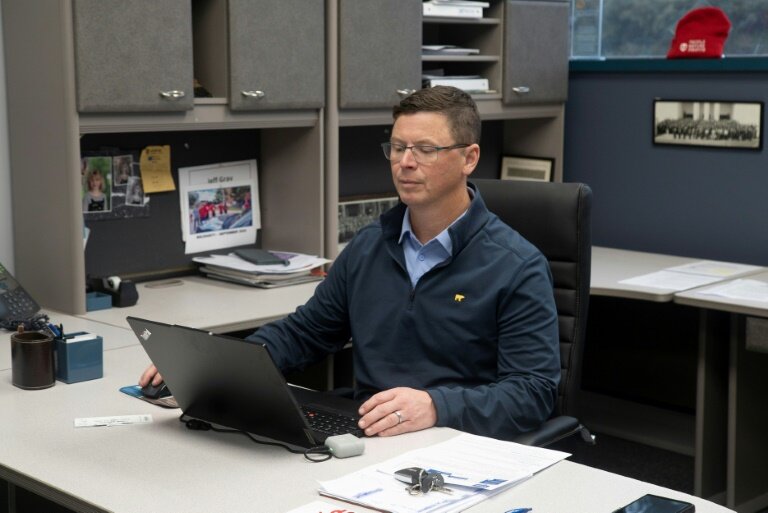 Jeff Gray, président du syndicat Unifor, dans son bureau à Oshawa, au Canada, le 28 mars 2025 © Jorge Uzon