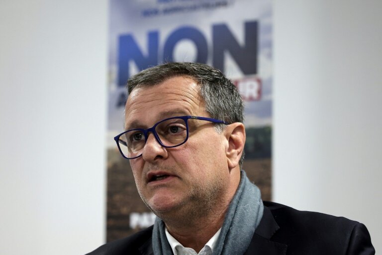 Vice-président du parti d'extrême droite Rassemblement National et maire de Perpignan, Louis Aliot lors d'une conférence de presse à Perpignan, dans le sud-ouest de la France, le 22 février 2025 © Valentine CHAPUIS
