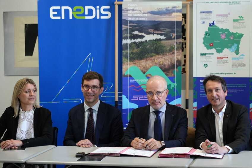 © Enedis.  Hervé Luthringer, directeur régional d’Enedis et Jérôme End (au centre), président du Parc Naturel Régional de Lorraine entendent renforcer leur partenariat en faveur de la transition énergétique et de la préservation de la biodiversité.