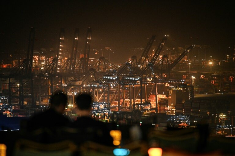 Des conteneurs et des grues dans le port de Yantian à Shenzhen, dans la province du Guangdong, dans le sud de la Chine, le 14 avril 2025 © JADE GAO