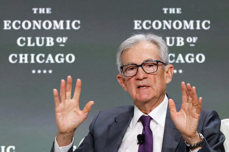 Le patron de la Fed Jerome Powell à Chicago, dans l'Illinois (nord), le 16 avril 2025 © KAMIL KRZACZYNSKI