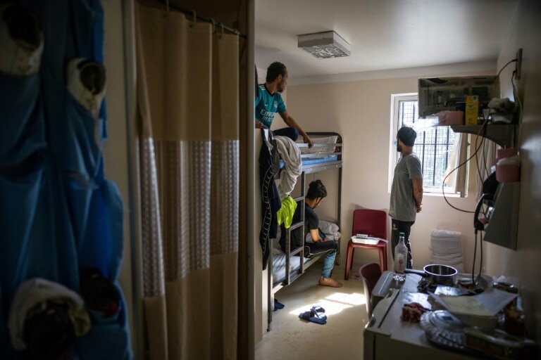 Des détenus dans leur cellule dans le centre de détention de Toulouse-Seysses, le 10 mai 2022 © Lionel BONAVENTURE
