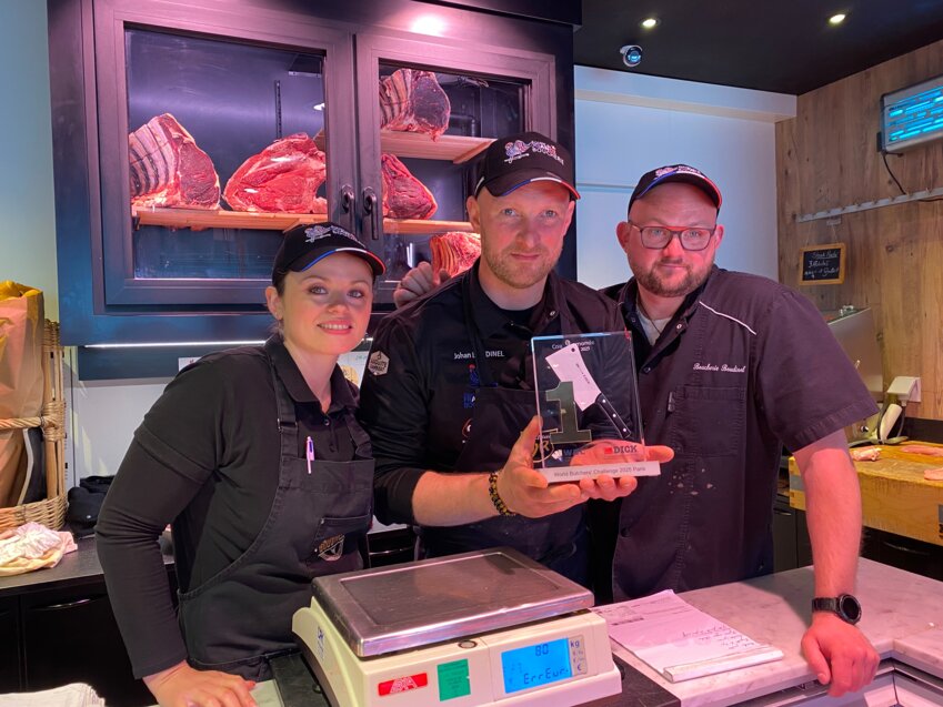 Johan Boudinel, au centre, a tenu à associer une partie de son équipe.