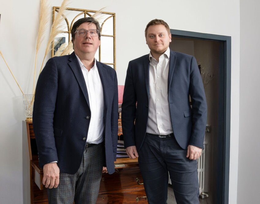 Me Olivier Davigny et Julien Haingue, juriste du cabinet Olivier Davigny, avocat à Saint-Quentin.