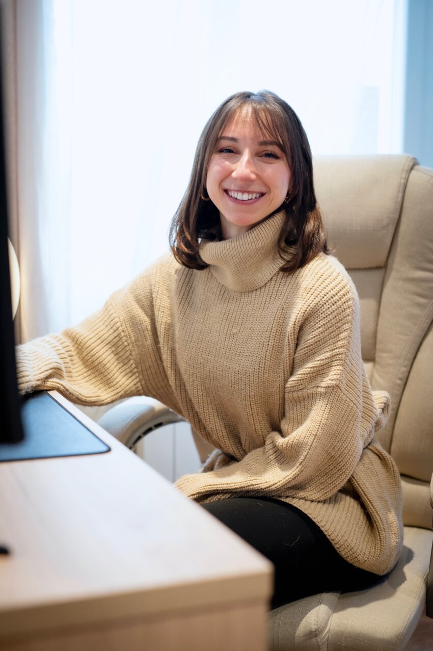 Laura Martins Ferreira, jeune entrepreneuse dynamique et positive. 