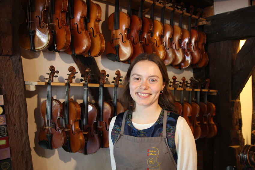 Manon Bard a pris les rênes de l'atelier Les violons du Robec en février dernier. © Aletheia Press / B.Delabre