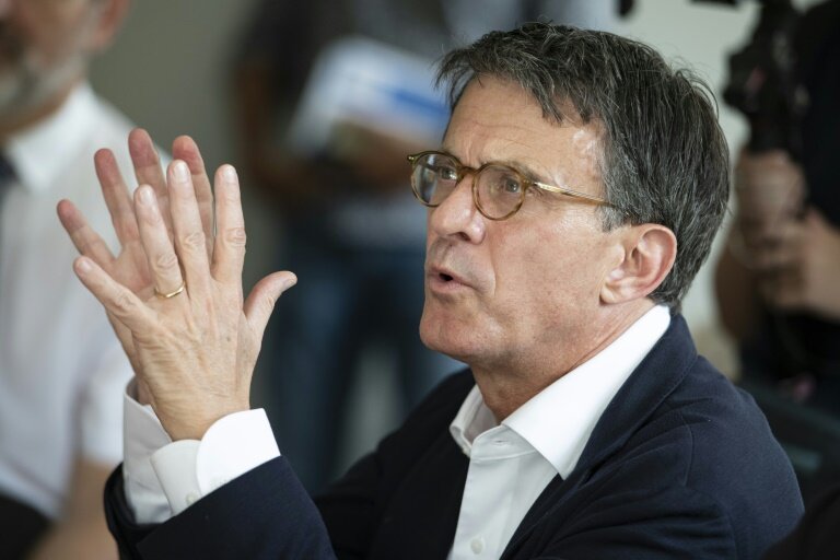 Le ministre des Outre-mer Manuel Valls à Puembout en Nouvelle-Calédonie, le 1er mai 2025 © Delphine MAYEUR