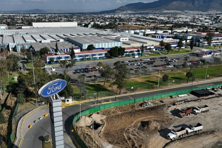 Vue aérienne de l'usine Ford de Cuautitlan Izcalli, dans l'Etat de Mexico, le 30 janvier 2025. L'association des constructeurs américains s'est dit déçue que l'administration ait donné priorité au Royaume-Uni plutôt qu'aux "partenaires d'Amérique du Nord",  Canada et Mexique. © ALFREDO ESTRELLA