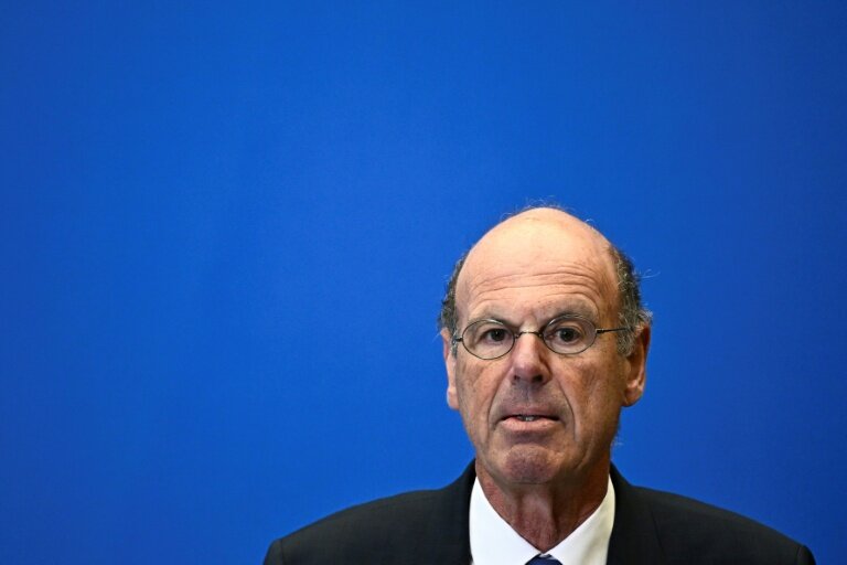 Le ministre de l'Economie Eric Lombard, lors d'une conférence de presse le 15 mai 2025 à Paris © JULIEN DE ROSA