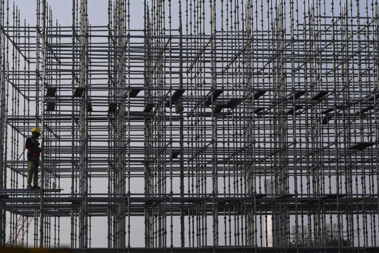 Des échaffaudages d'acier sur un site de construction à Bombay, en Inde, le 3 janvier 2022 © INDRANIL MUKHERJEE
