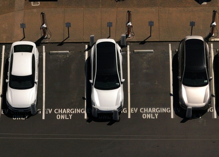 Des voitures électriques à Corte Madera, Californie, le 19 mai 2025 © JUSTIN SULLIVAN