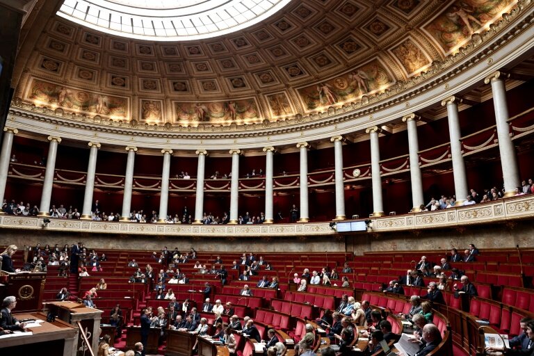 Saisie du projet de loi de "simplification", l'Assemblée nationale a approuvé mercredi coup sur coup un recul du principe de "zéro artificialisation nette", et surtout la suppression des zones à faibles émissions © Thibaud MORITZ