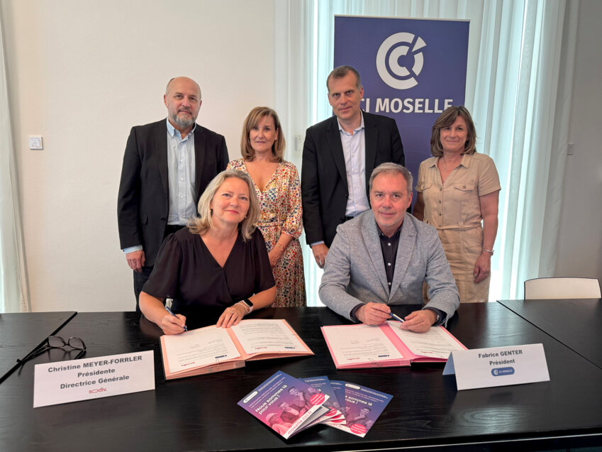 Lors de la signature de la convention. © CCI Moselle. 