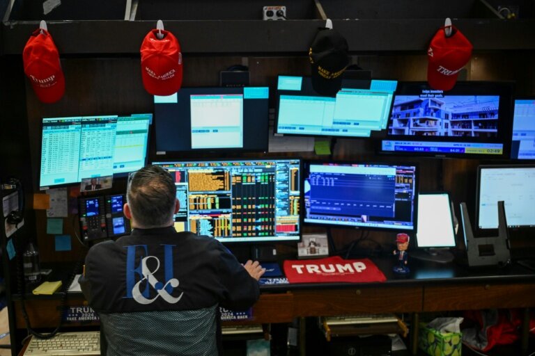 Un opérateur à la Bourse de New York le 30 mai 2025. © ANGELA WEISS