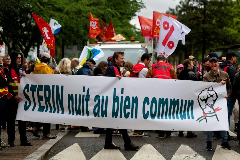 Manifestation à Nantes le 5 juin 2025  contre l'organisation d'un gala "La nuit du Bien commun", mouvement fondé notamment par le milliardaire conservateur Pierre-Édouard Stérin © Fred TANNEAU
