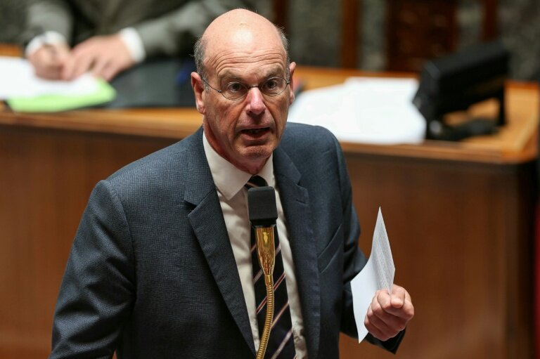 Le ministre de l'Economie, Eric Lombard, ici à l'Assemblée nationale le 3 juin 2025, a estimé dimanche que ce n'était pas "le bon moment" d'introduire une part "obligatoire" de capitalisation dans le système des retraites. © Thomas SAMSON