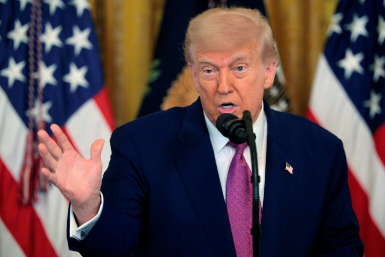 Le président américain Donald Trump, jeudi à Washington, annonçant qu'il allait mettre fin à la politique ambitieuse en faveur des voitures électriques de la Californie, un Etat démocrate érigé en épouvantail. © CHIP SOMODEVILLA