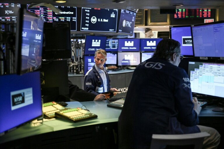 Des opérateurs à la Bourse de New York, le 30 mai 2025 © ANGELA WEISS