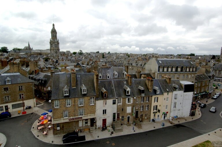 Le centre-ville d'Avranches, dans la Manche, le 2 août 2006 © MYCHELE DANIAU