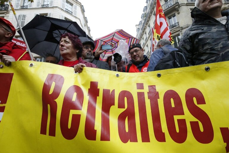 Des syndicalistes de la CGT manifestent le 16 octobre 2015 à Paris © PATRICK KOVARIK
