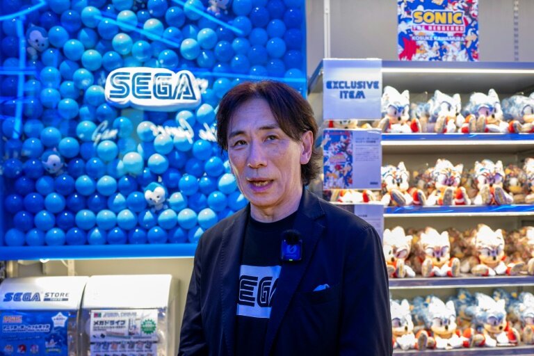 Le président de Sega Shuji Utsumi s'entretient avec l'AFP lors de la cérémonie d'ouverture de son premier magasin japonais à Tokyo, le 16 juillet 2025 © Kazuhiro NOGI