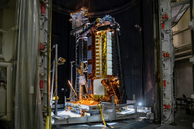 Une image de la Nasa obtenue le 29 juillet 2025 montrant le satellite NISAR au Jet Propulsion Laboratory, à Pasadena (Californie), aux Etats-Unis © -
