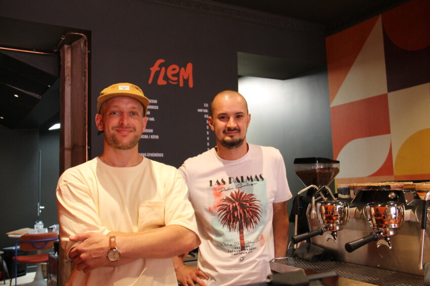 © Emmanuel Varrier. Romain Da Costa et Sébastien Nouzé, les pilotes du  Flem Slow Coffee Shop à Nancy, entendent démocratiser le café dit de spécialité et toute l’approche qui va avec. 
