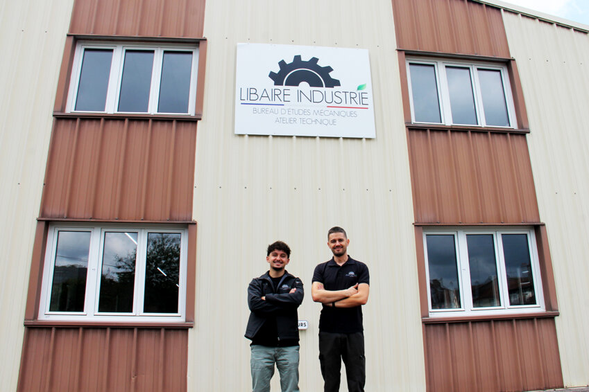 © Emmanuel Varrier. Dans ses locaux de l’avenue de Lachapelle à Baccarat, Julien Libaire, fondateur de Libaire Industrie (à droite) accompagné de son chargé de projets, Matteo Satera Sardo, entend créer un mini écosystème industriel en proposant une formule clé en main version accompagnement de projets.