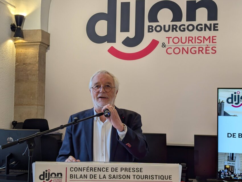 Pour François Rebsamen, président de Dijon Métropole, la présence des Airbnb et autres locations meublées ne présente pas de difficulté associée au surtourisme. Mais l’élu affirme que leurs volumes sont régulièrement vérifiés. © Aletheia Press / Nadège Hubert