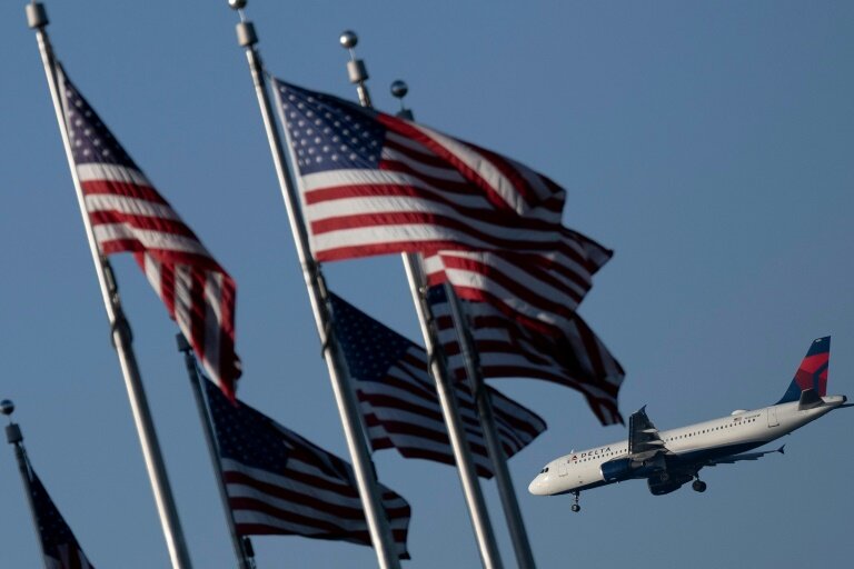 Un avion de la compagnie Delta atterrit à l'aéroport Ronald Reagan près de Washington, le 6 octobre 2025 © Brendan Smialowski