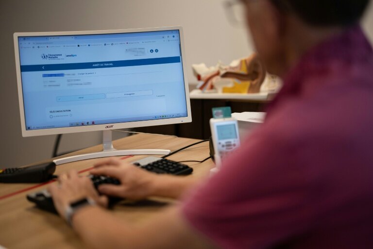 Le dossier médical partagé, l'outil mal aimé qui provoque la colère des médecins libéraux © Fred TANNEAU