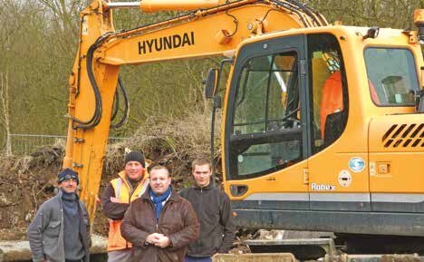 Christophe Crapart, fondateur d’Avea-TP, entouré d’une partie de son équipe. 